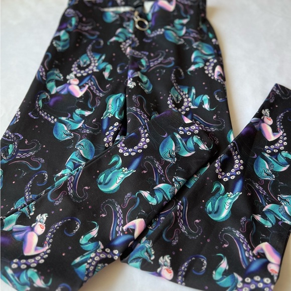 New Disney Little Mermaid Ursula Leggings Zipper Villains Women's Small Pants go - Picture 4 of 11